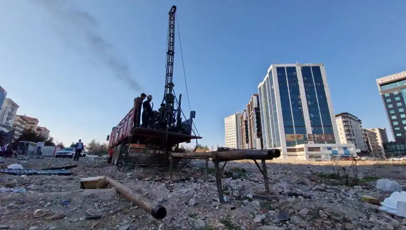 Galeria Sitesi'nde 89 Kişinin Mezar Olduğu Alanda İlk Kazma Vuruldu
