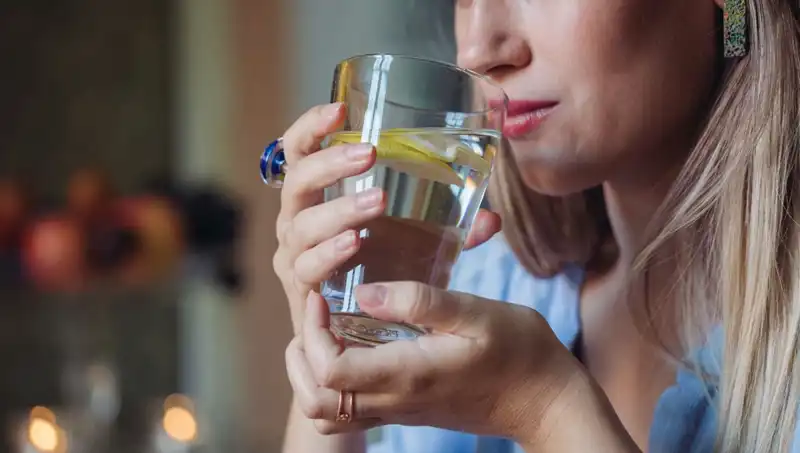 Aç Karnına 1 Litre Su İçmenin Şaşırtıcı Faydaları ve Etkileri